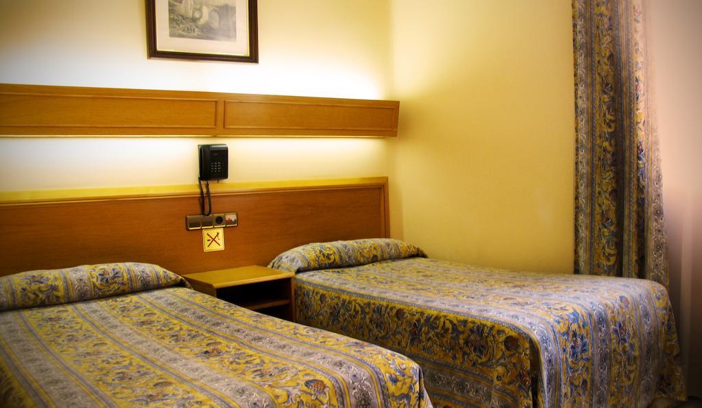 Hostal Los Guerreros Toledo Værelse billede